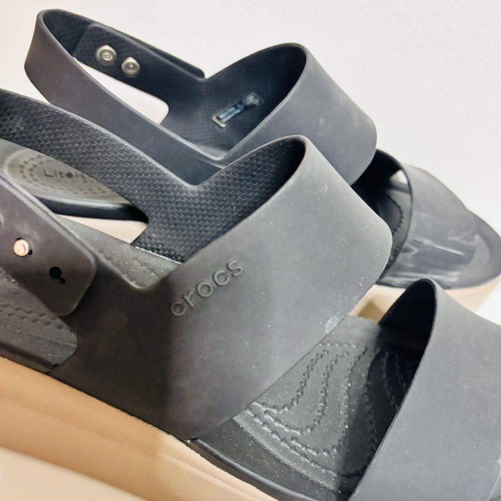 CROCS Brooklyn Low Wedge Black Sandals Size 8 - Picture 3 of 9